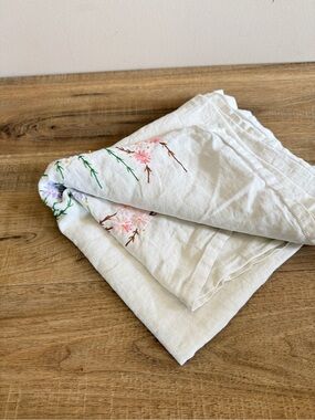Vintage Floral Embroidered Square Table Cloth White Spring Cottagecore ~40x40